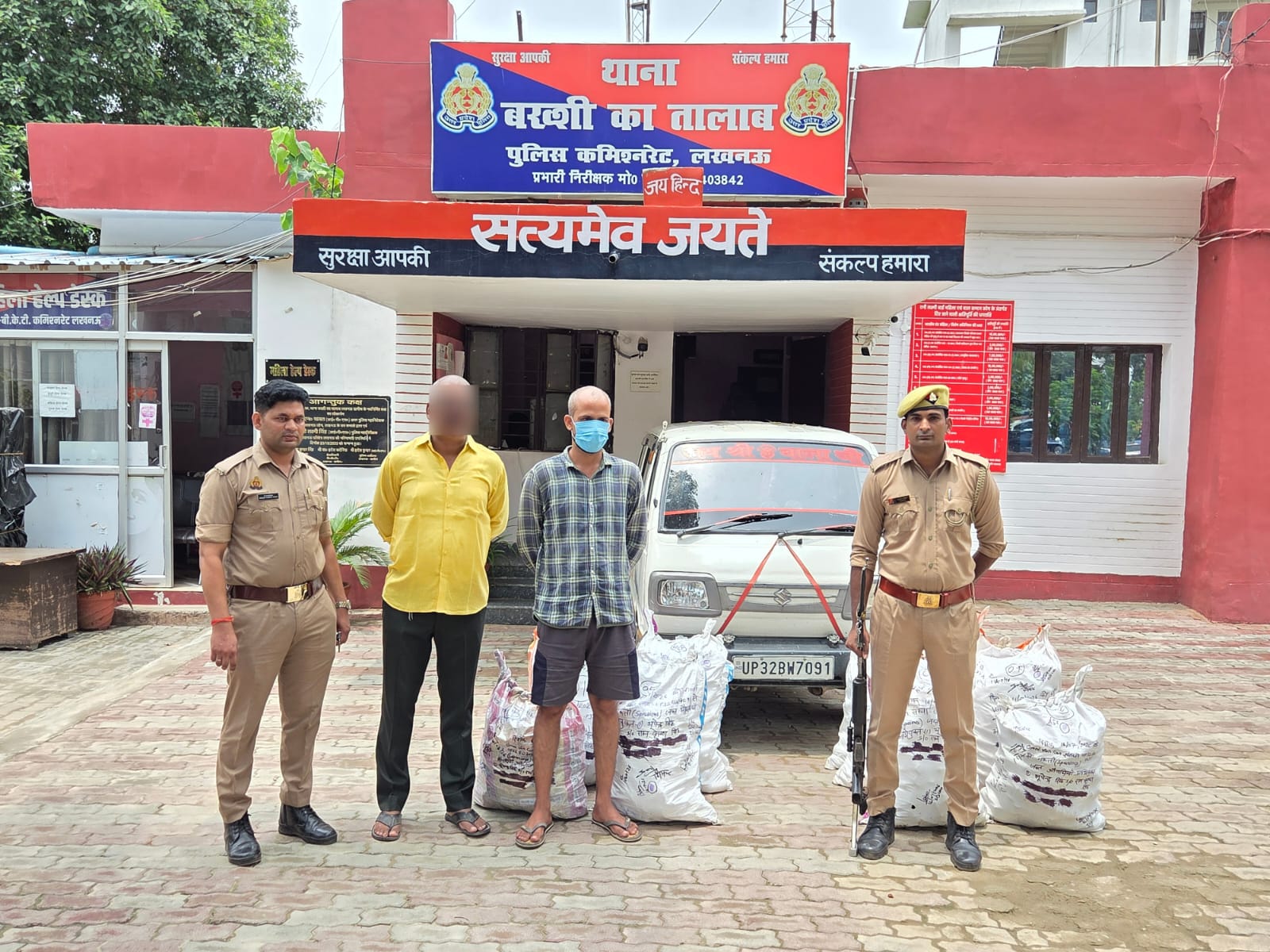 थाना बक्शी का तालाब में नकली दवाओं.jpeg
